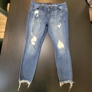 Judy Blue Ankle Cropped Distressed Blue Jeans